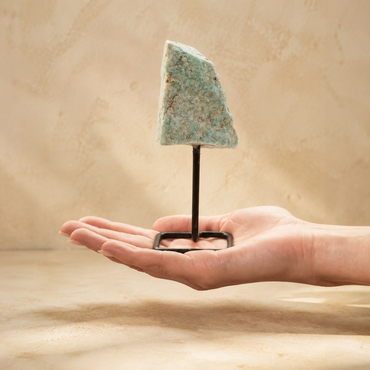 Natuurlijke Amazoniet op Standaard – Calm Ritual