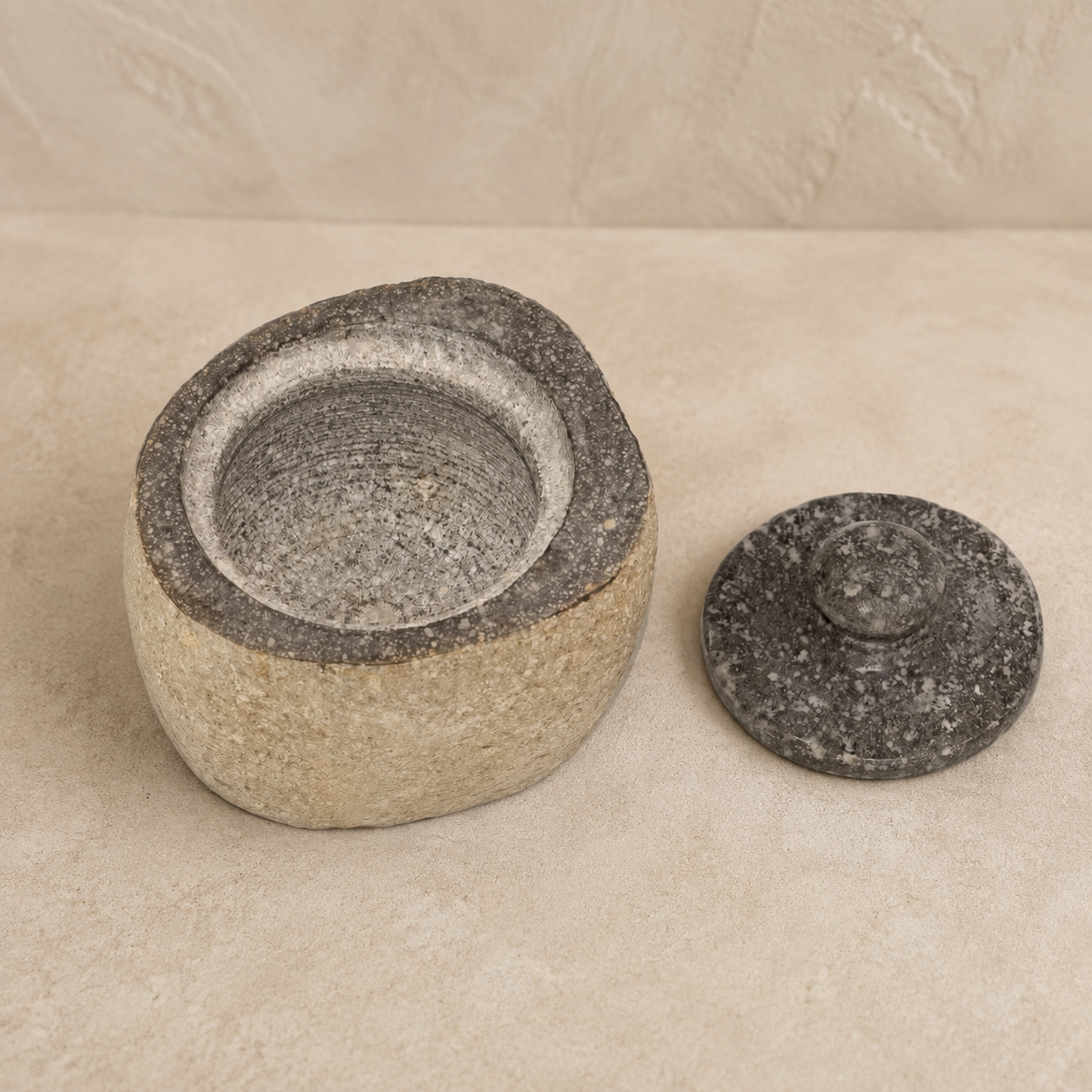 Natuurstenen Bewaarbakje met Deksel – 9 × 7 cm
